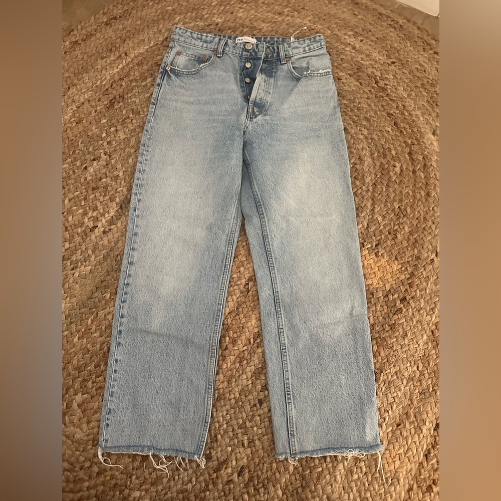 ZARA HIGH RISE MOM JEANS